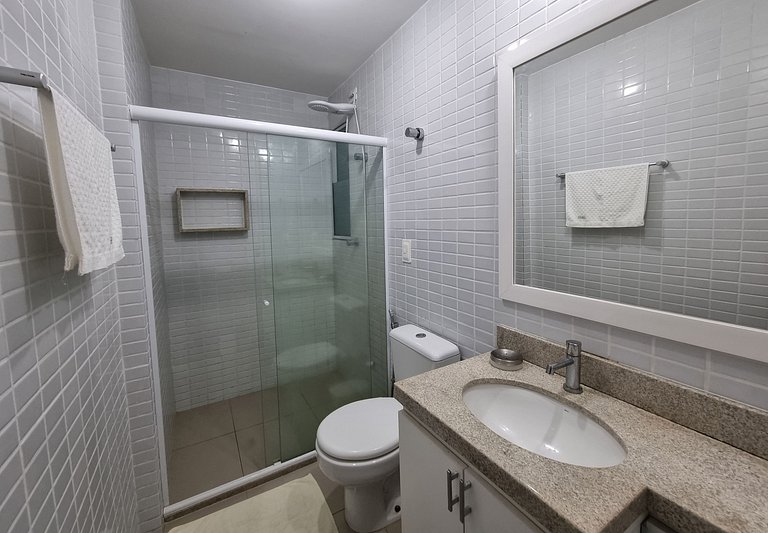 Lindo Apartamento com Varanda e Vista Mar