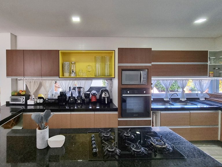 Casa Ampla com Piscina e Hidro | Até 16 Pessoas