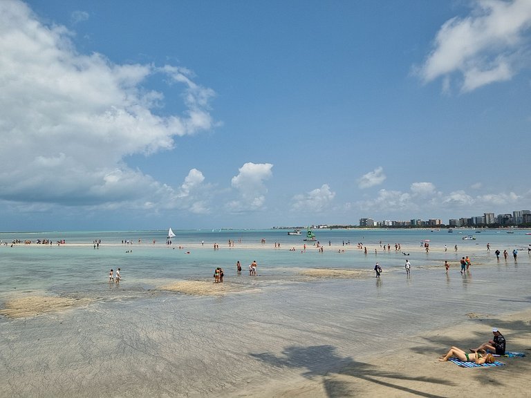 Apê na orla com vista pro mar e limpeza diária