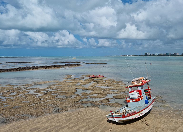 Apê na orla com vista pro mar e limpeza diária
