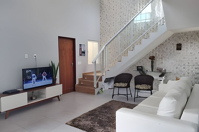 Casa Ampla com Lazer Privativo e Praia
