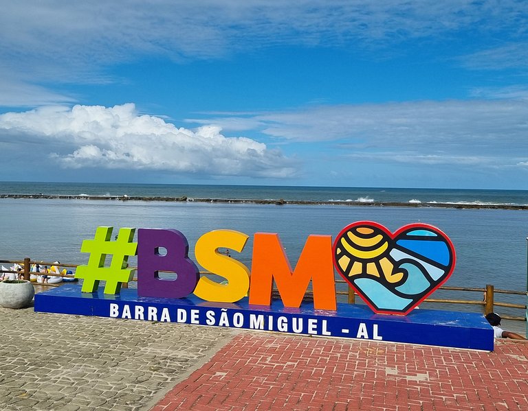 Casa Ampla com Lazer Privativo e Praia