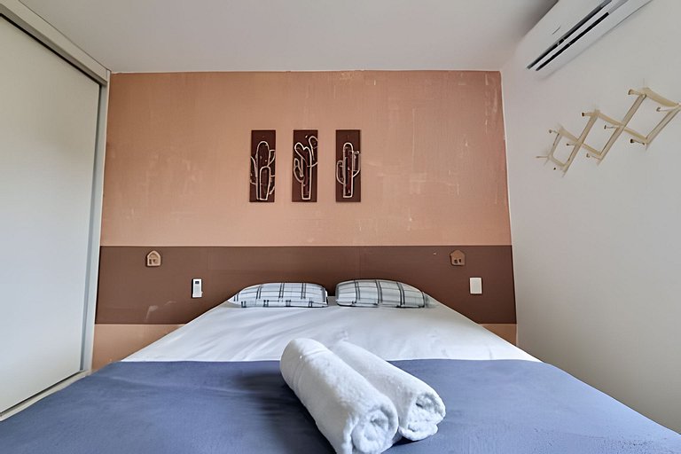 Suíte + Quarto com Ar, Wi-Fi e 2 Vagas