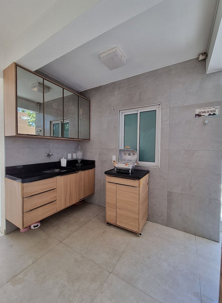 Casa com Piscina Privativa e 3 Qts com Ar